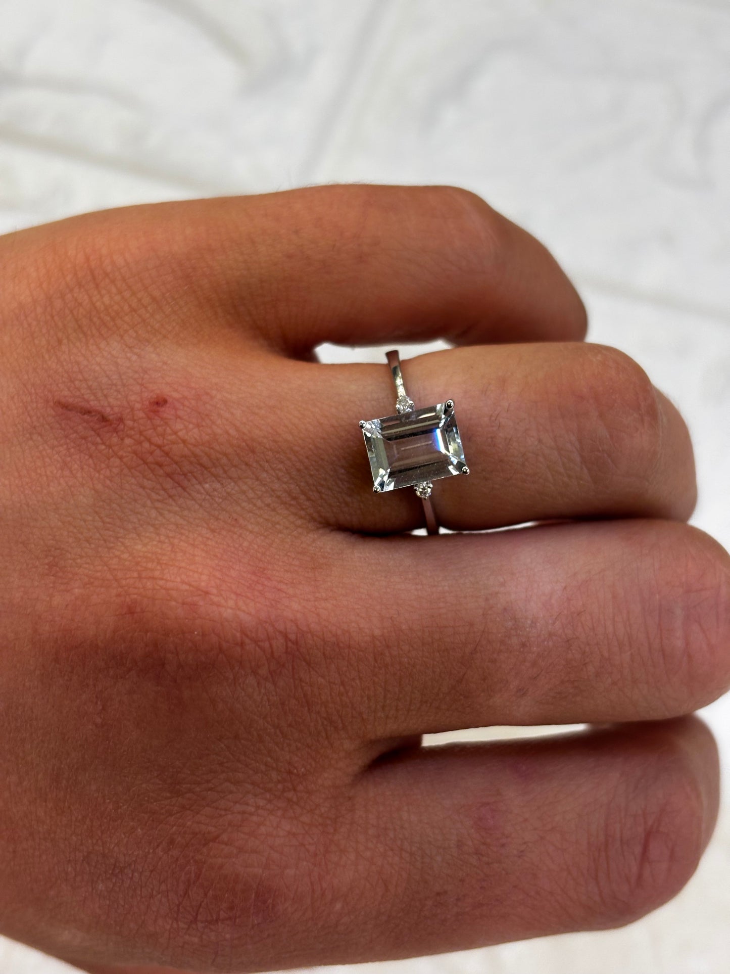 Anello Pietra Rettangolare Acquamarina oro e Diamanti