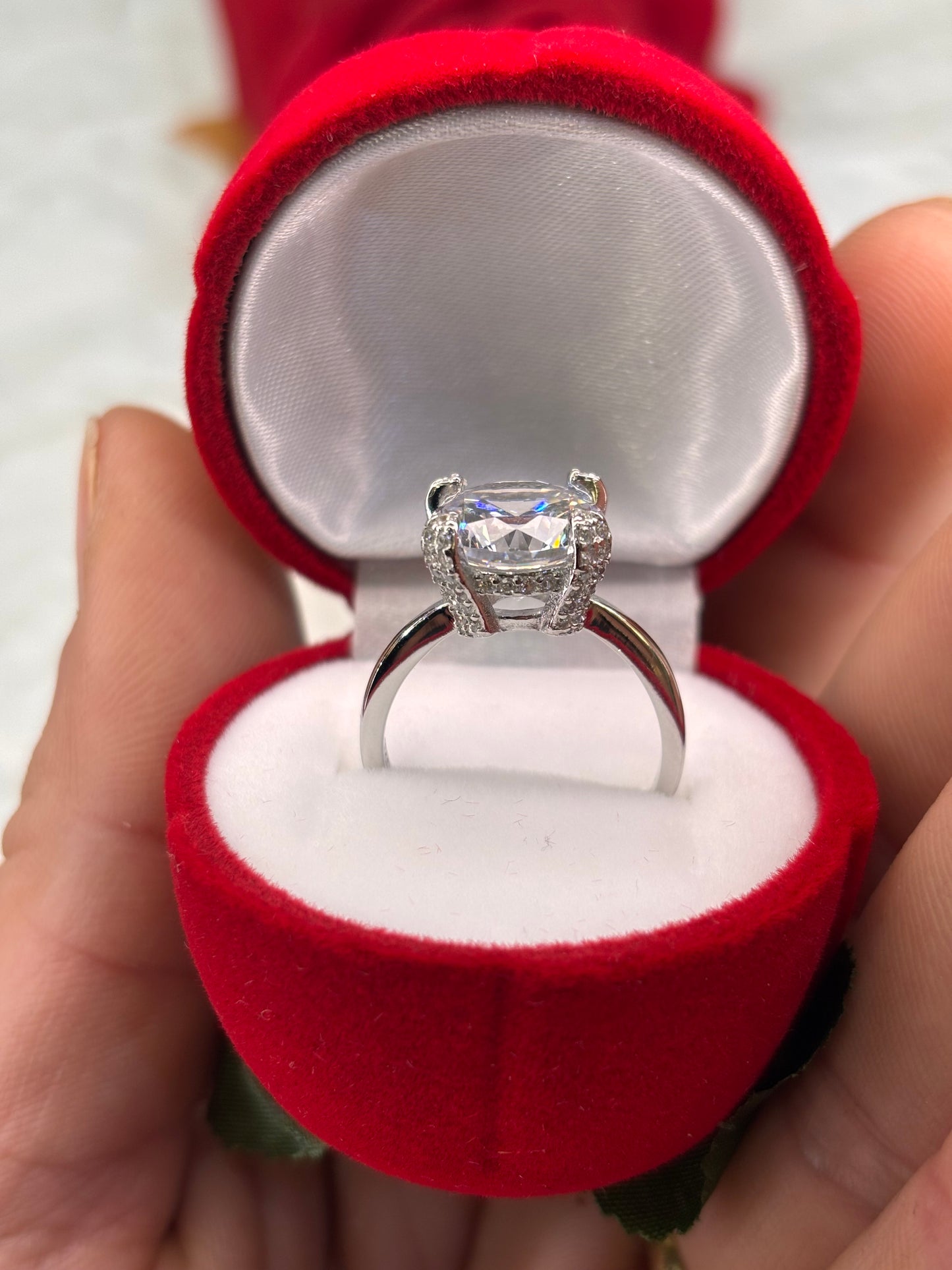 Anello Solitario con Zircone Centrale Argento 925