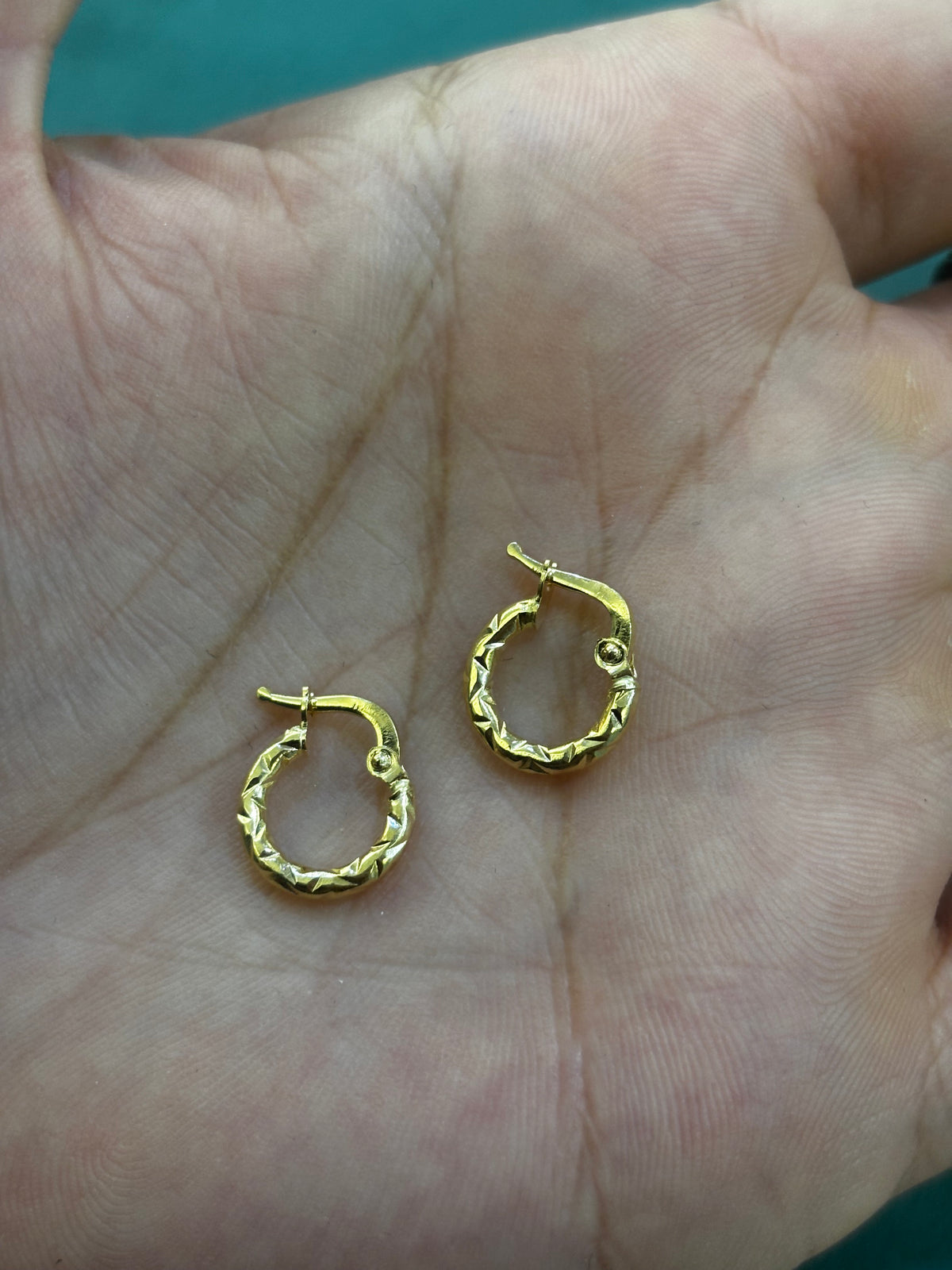 Orecchini Oro Giallo cerchio martellati