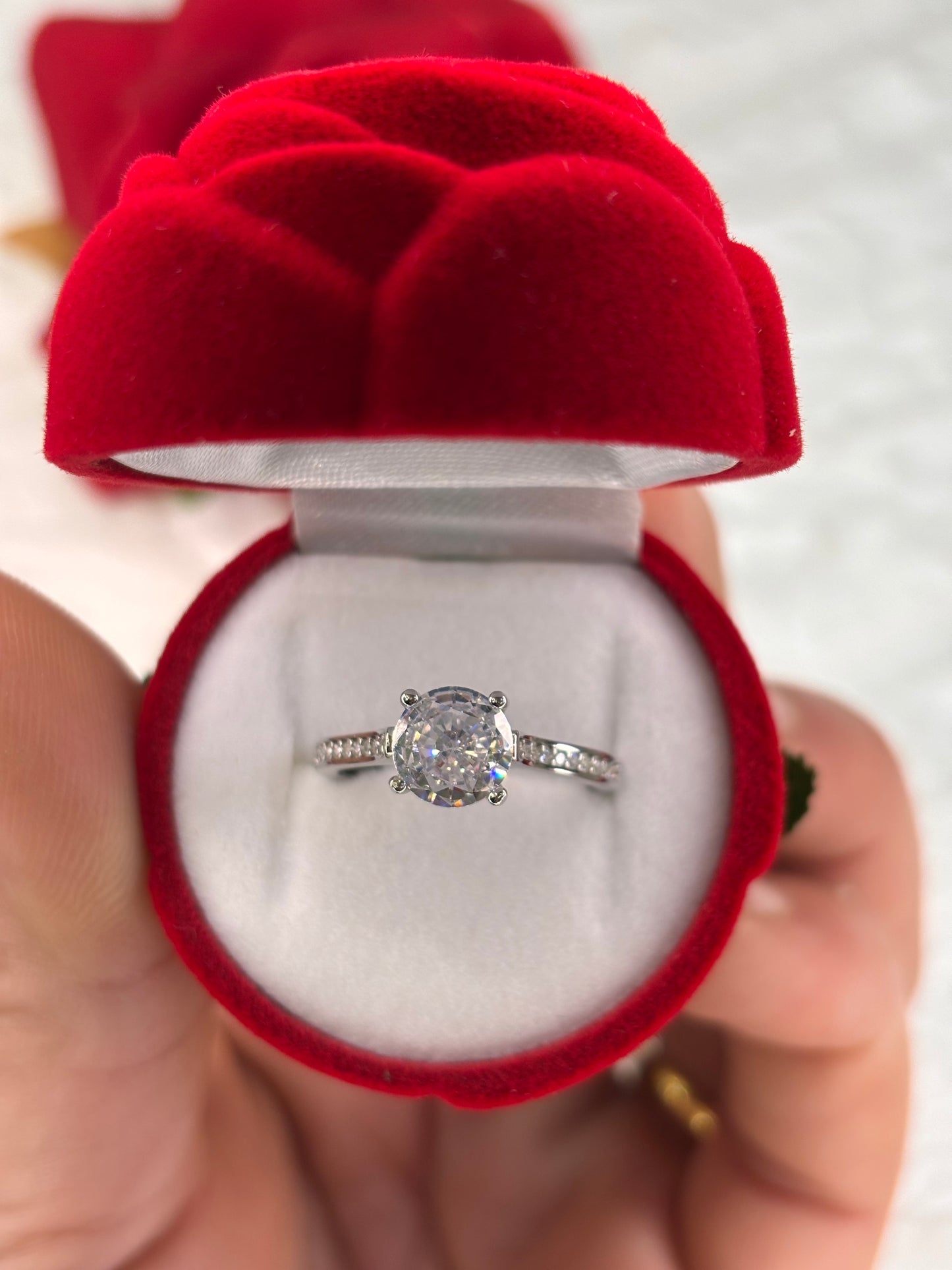 Anello Solitario con zirconi sul gambo Argento 925