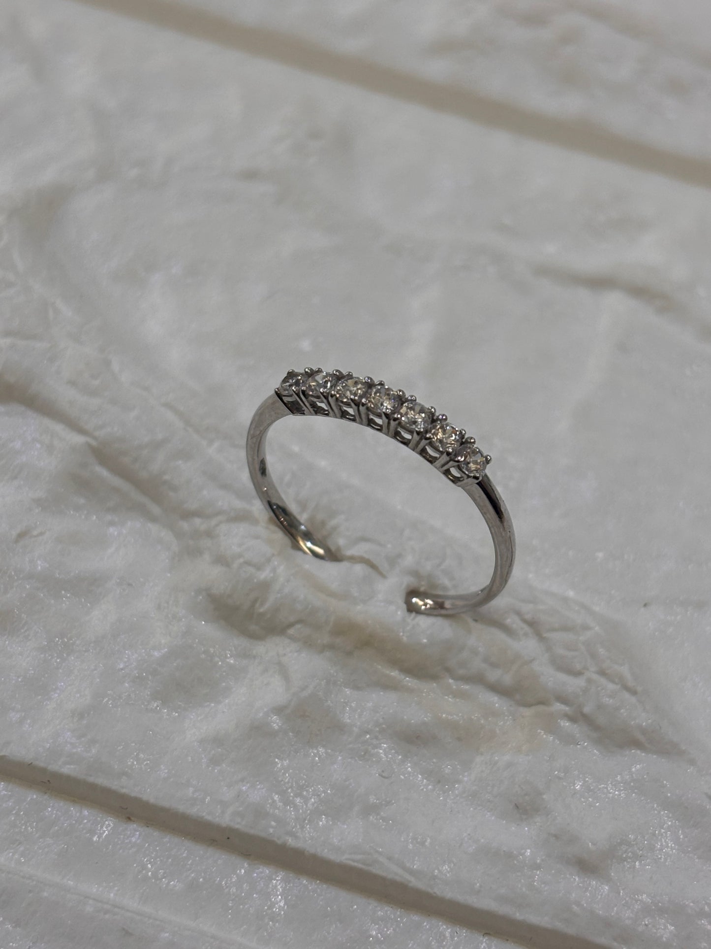 Anello Veretta 7 Pietre Oro Bianco 18 Carati