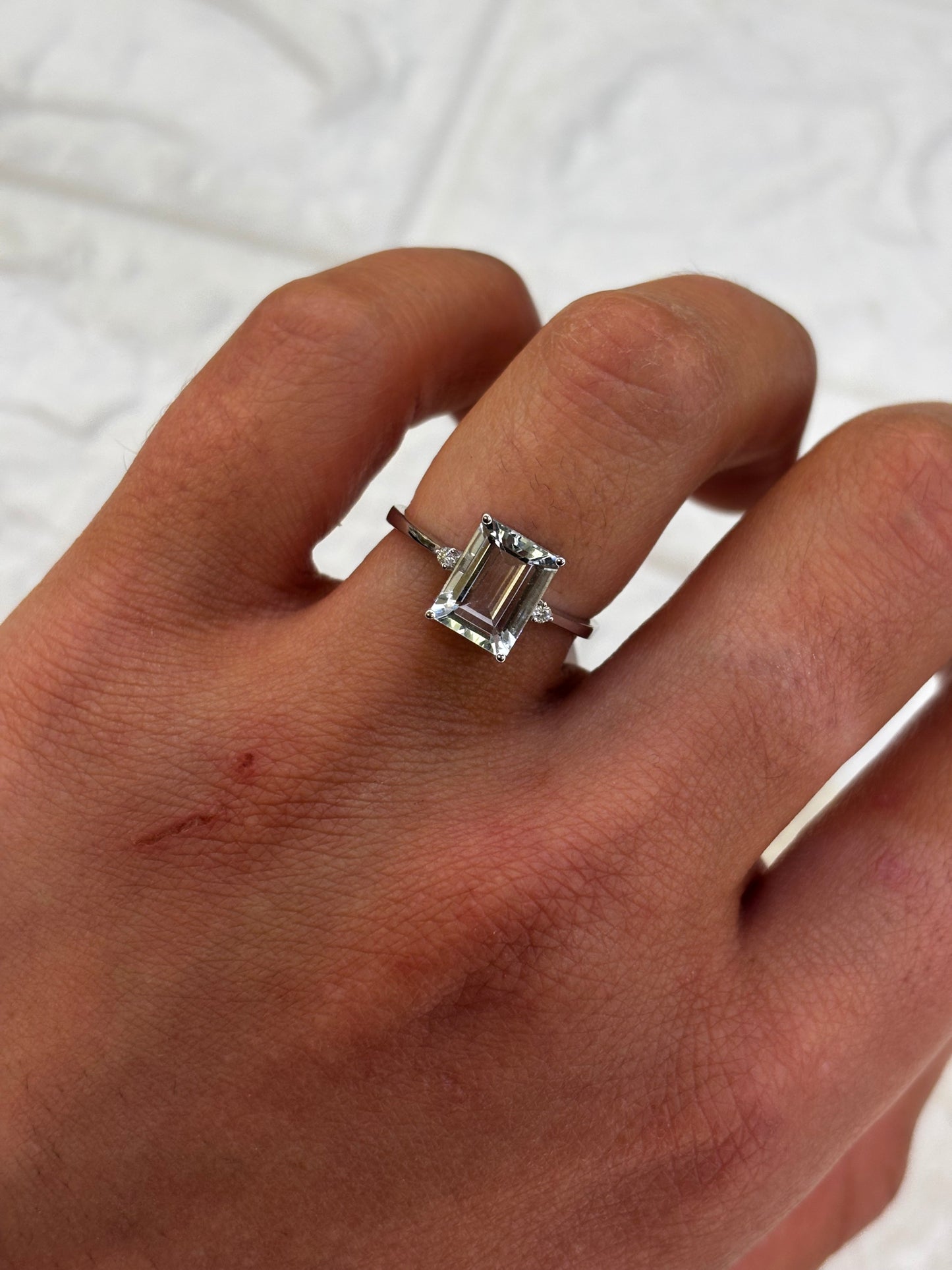 Anello Pietra Rettangolare Acquamarina oro e Diamanti