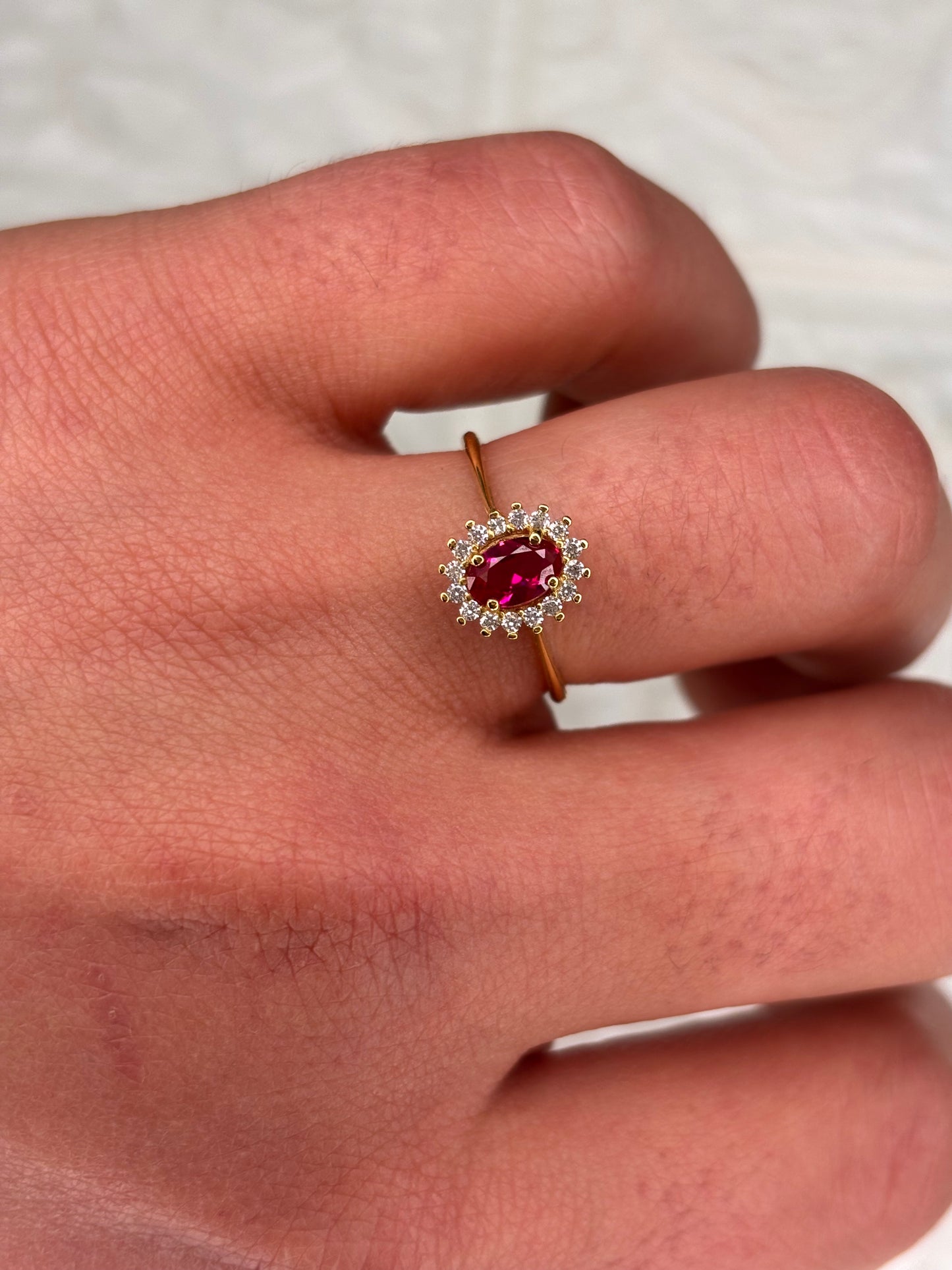 Anello Kate in Oro Giallo 18 Carati con pietra color Rubino