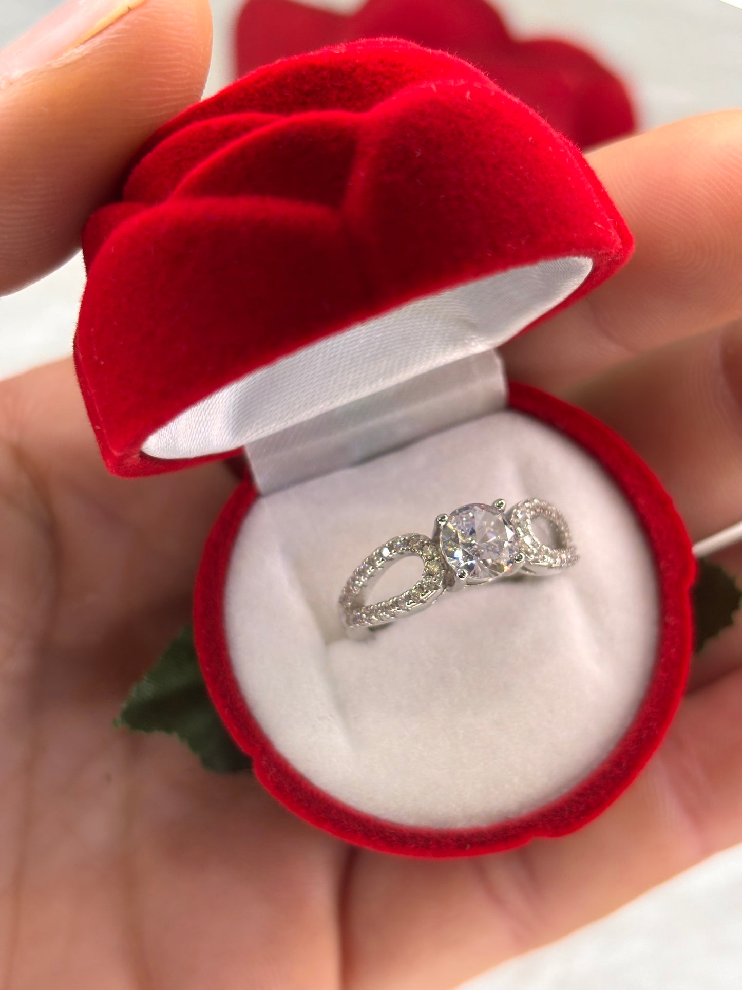 Anello solitario con zirconi sul gambo Argento 925