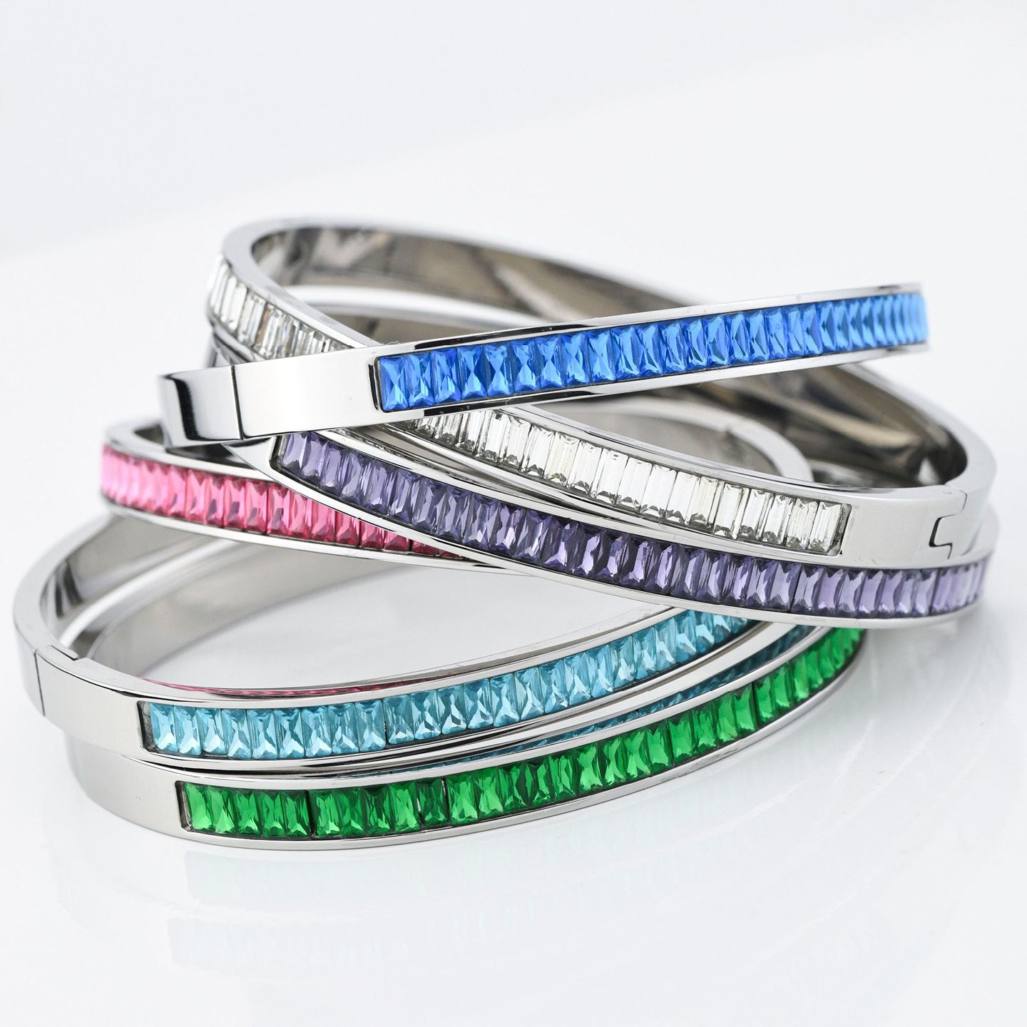 Bracciale in acciaio rigido con centrale di cristalli taglio baguette