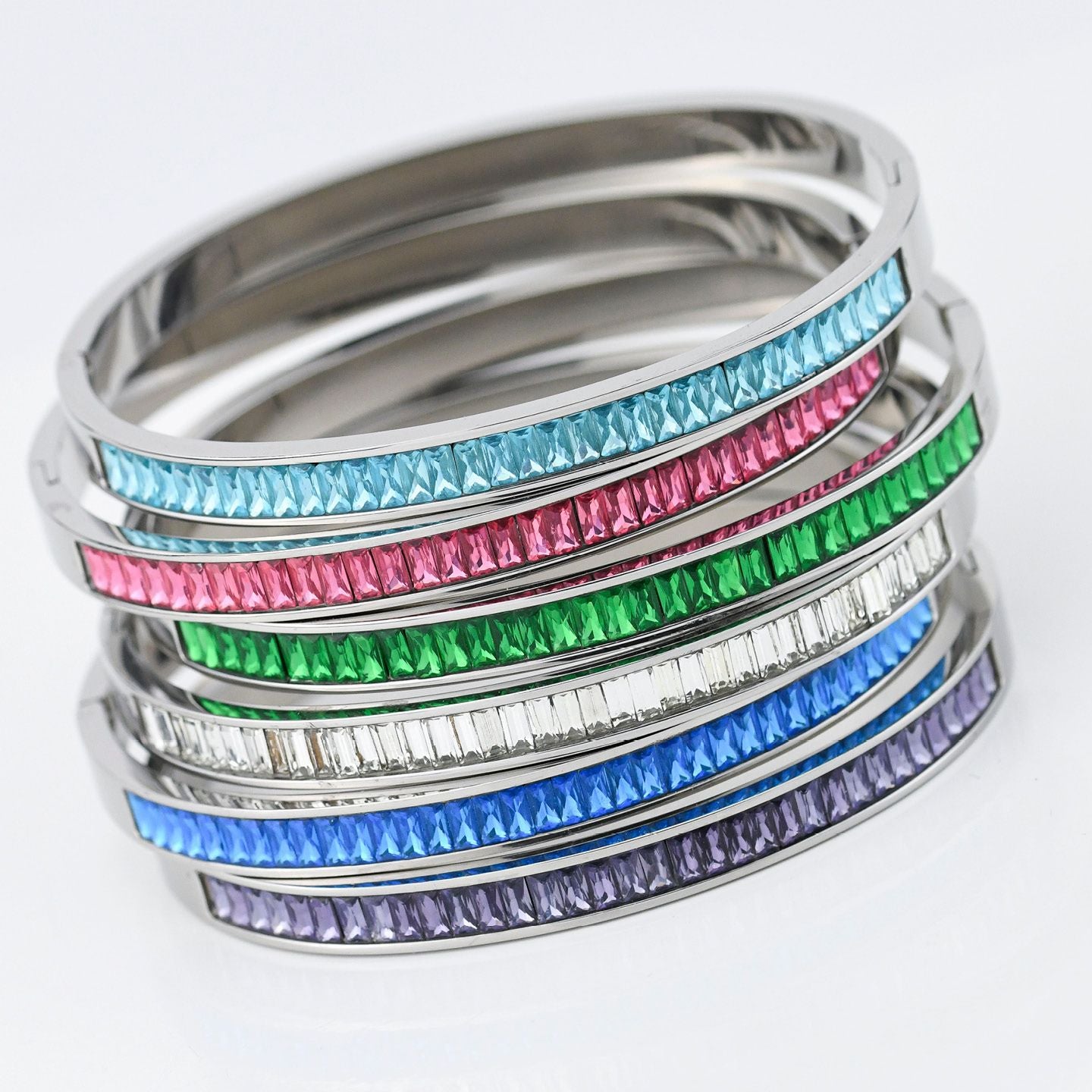 Bracciale in acciaio rigido con centrale di cristalli taglio baguette