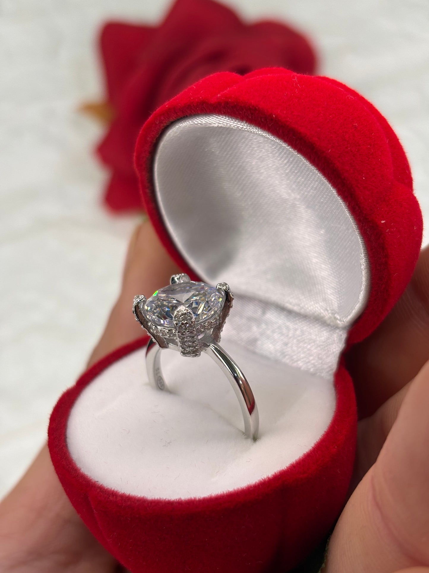 Anello Solitario con Zircone Centrale Argento 925