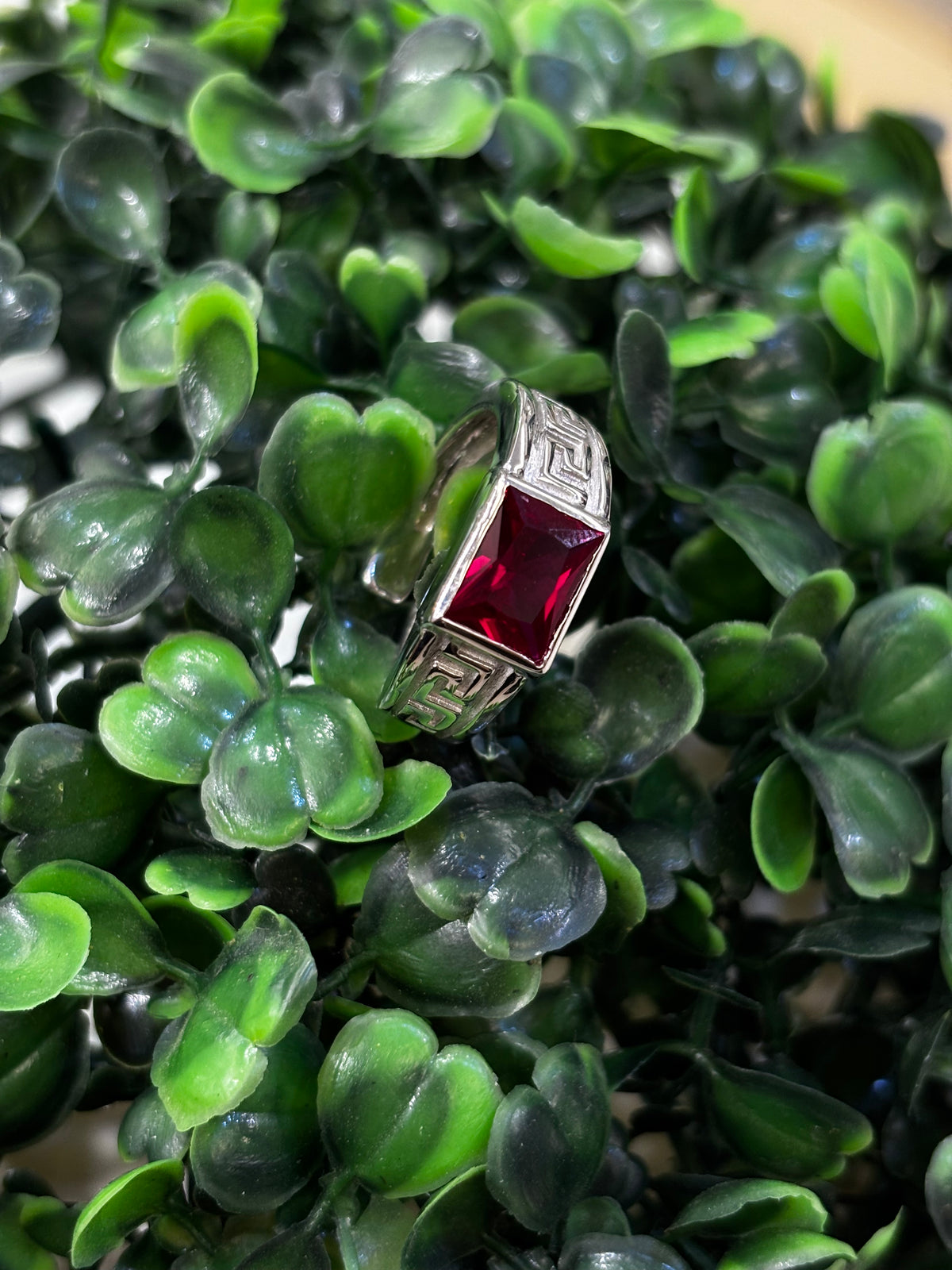Anello Uomo Argento con zircone rosso