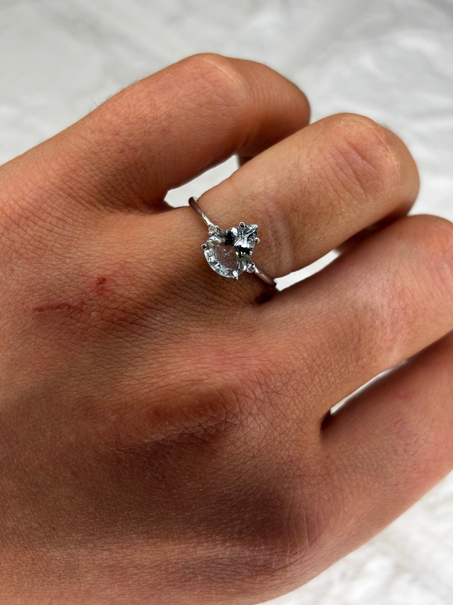 Anello Goccia oro 18 carati Acquamarina e Diamanti