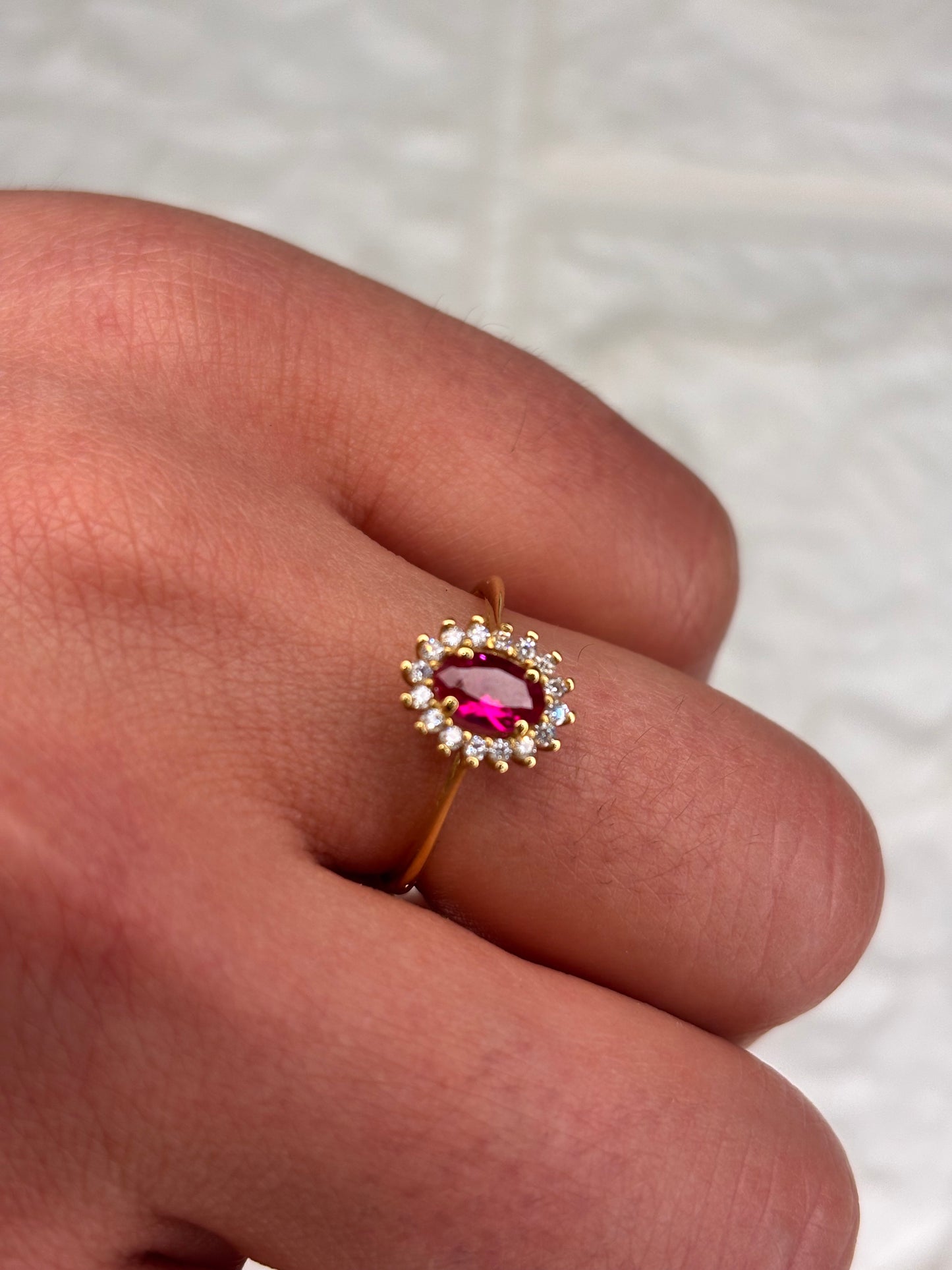 Anello Kate in Oro Giallo 18 Carati con pietra color Rubino