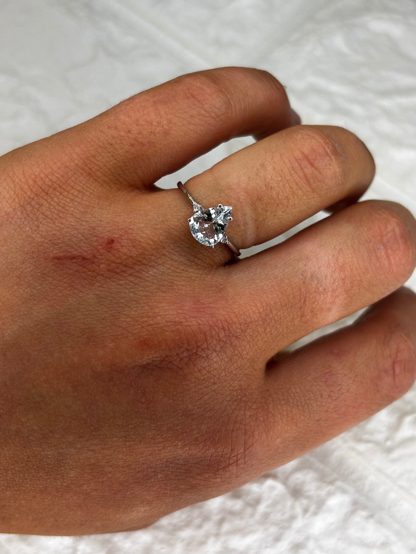 Anello Goccia oro 18 carati Acquamarina e Diamanti