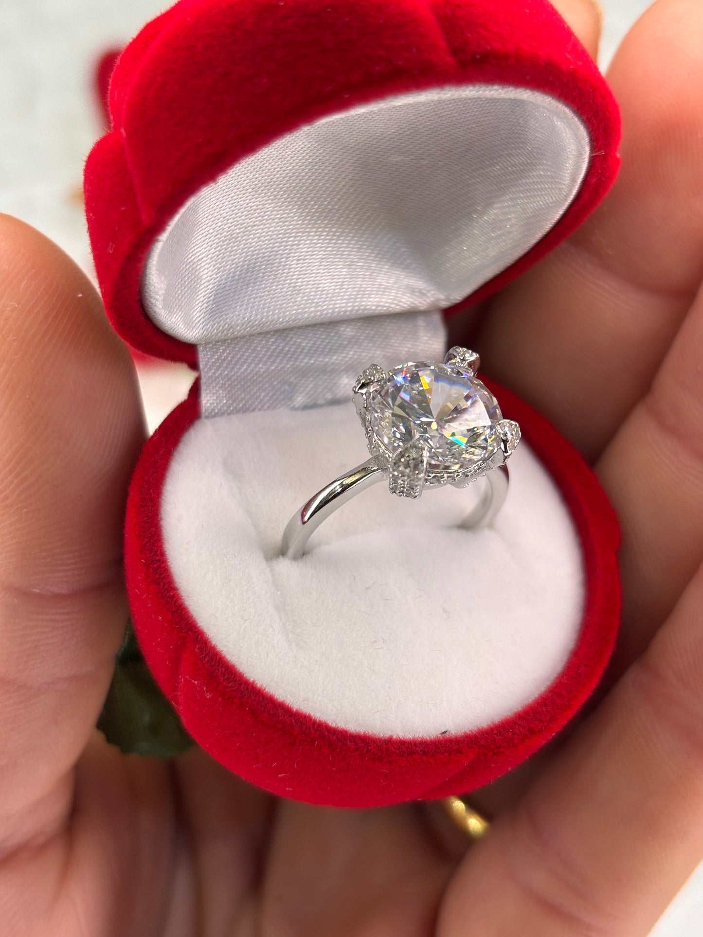 Anello Solitario con Zircone Centrale Argento 925